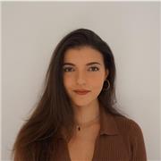 Graduada en ADE Bilingüe, estudiante de Psicología, con experiencia internacional en gestión, coordinación y desarrollo de equipos